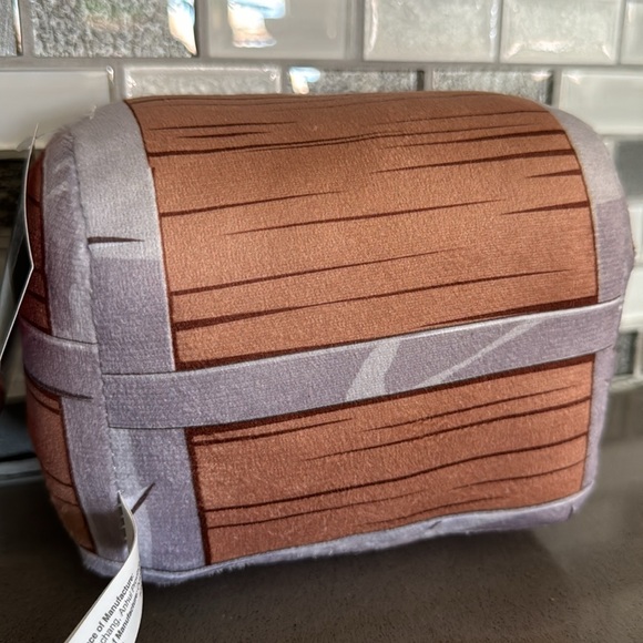 Dungeons & Dragons MIMIC Chest Plush / Limited  Edition / 6” / BRAND NEW - Picture 10 of 16